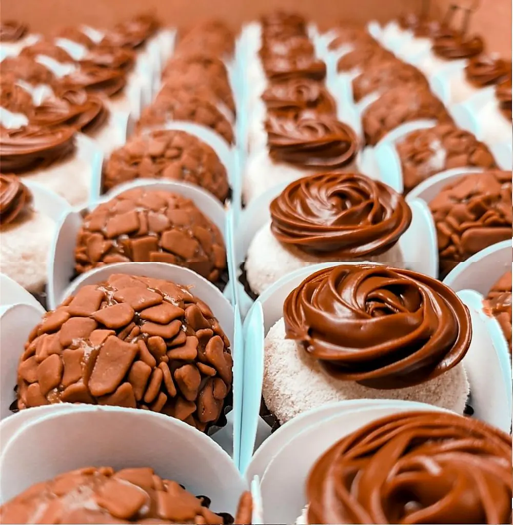 Brigadeiro tradicional com granulado belga da L.P Brigadeiros, Guarujá